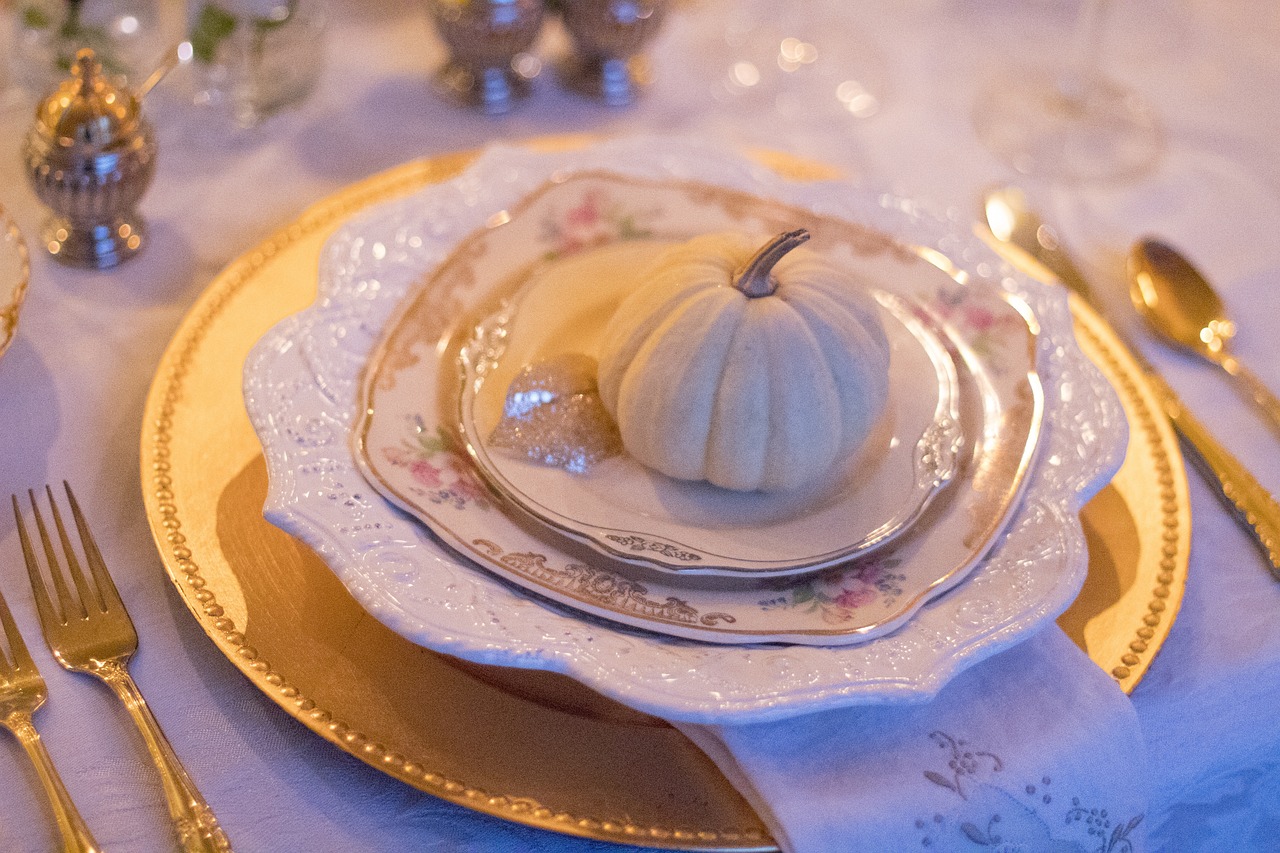holiday table, table setting, thanksgiving table-1926938.jpg